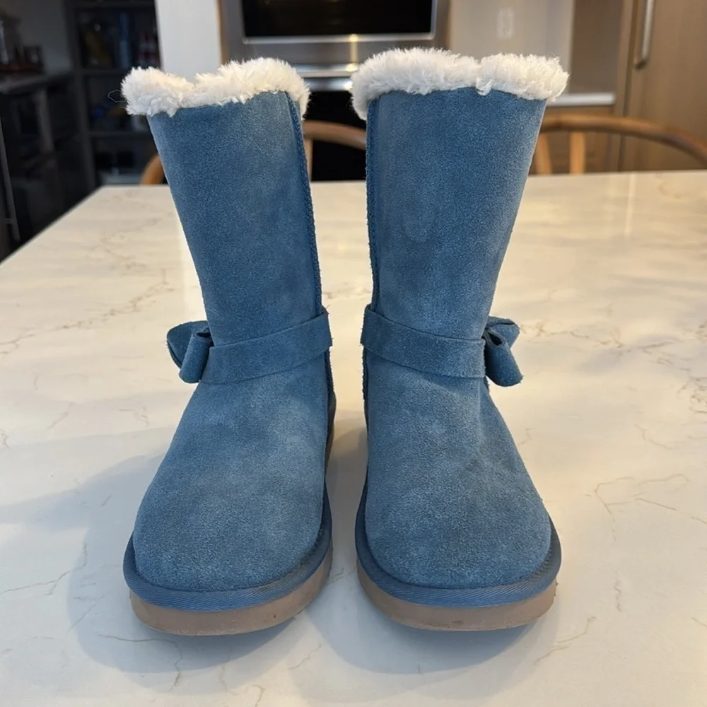 Koolaburra by Ugg Arlena Short Coast Blue Suede Women's Boot / US 7